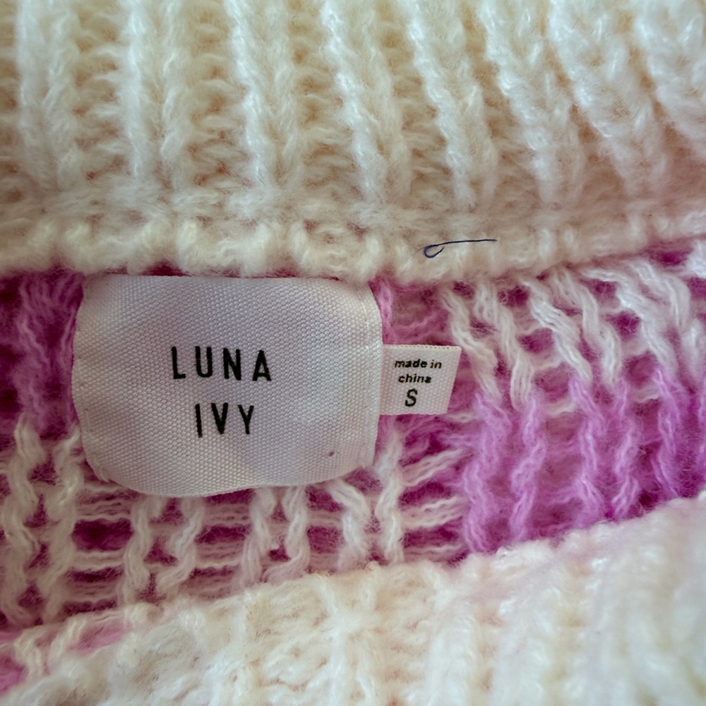 🇺🇸 V6 oversize small Luna ivy sweater chunky heart nwt - Picture 2 of 3